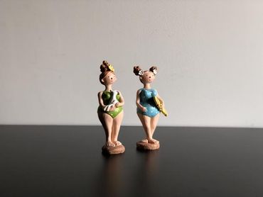 Beach Girl | Dekofigur | Surfbrett | Kakadu | hellblau | grün | 2er Satz