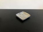 Teller | weiss & schwarz gestreift | Stripes | Geschirr | 12.5cm