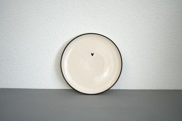 Porzellanteller mit Herz | weiss & schwarz | Frühstücksteller | Geschirr | ø 19.5cm