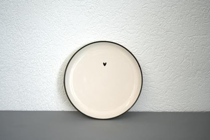 Porzellanteller mit Herz | weiss & schwarz | grosser Teller | Geschirr | ø 27.5cm