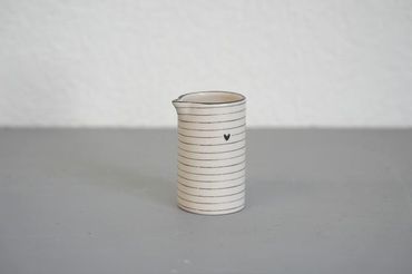 Krug | weiss & schwarz gestreift | mit grauem Herz | Geschirr | 0.1L