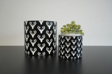 Blumentopf "Hirsch" (ohne Deko) | Porzellan | Schwarz mit weissen Hirschen | Deko Topf | Pflanzentopf