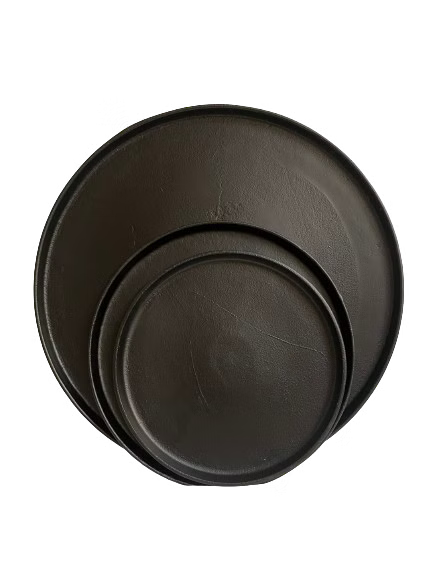 Runder Teller in Schwarz matt mit glänzender Oberfläche, Ø 40 cm