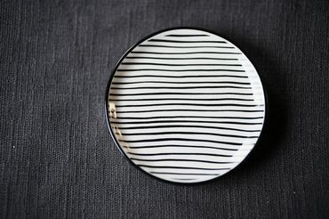 Teller | weiss & schwarz gestreift | Stripes | Geschirr | ø 9cm