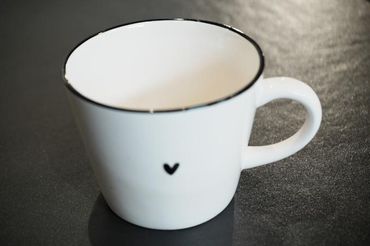 Tasse mit Henkel | weiss & schwarz | mit Herz | Geschirr 
