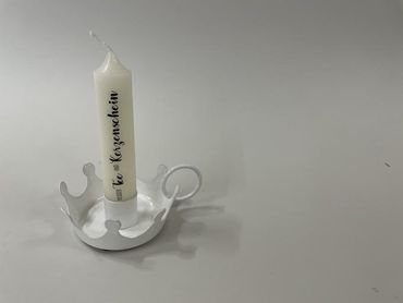 kleine Stabkerze mit "heisser Tee und Kerzenschein" beschriftet (handmade)