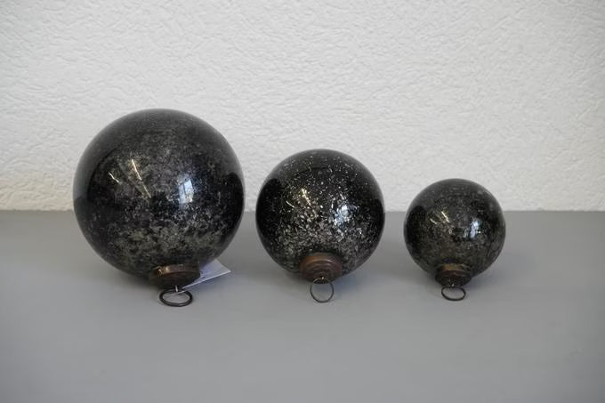 Weihnachtskugel schwarz mit Glitzerelementen